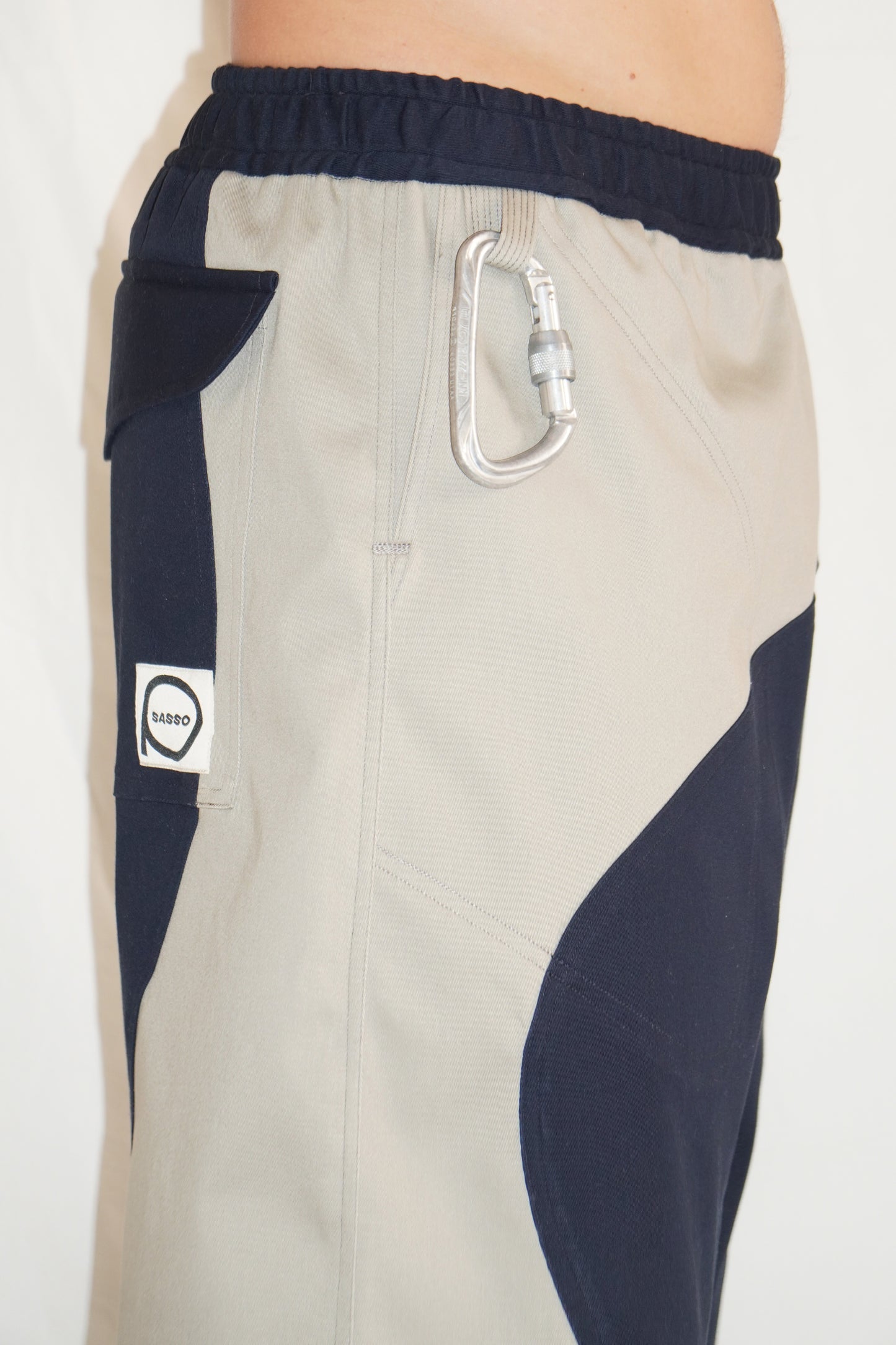 Zoomies Bermuda in Navy / Beige