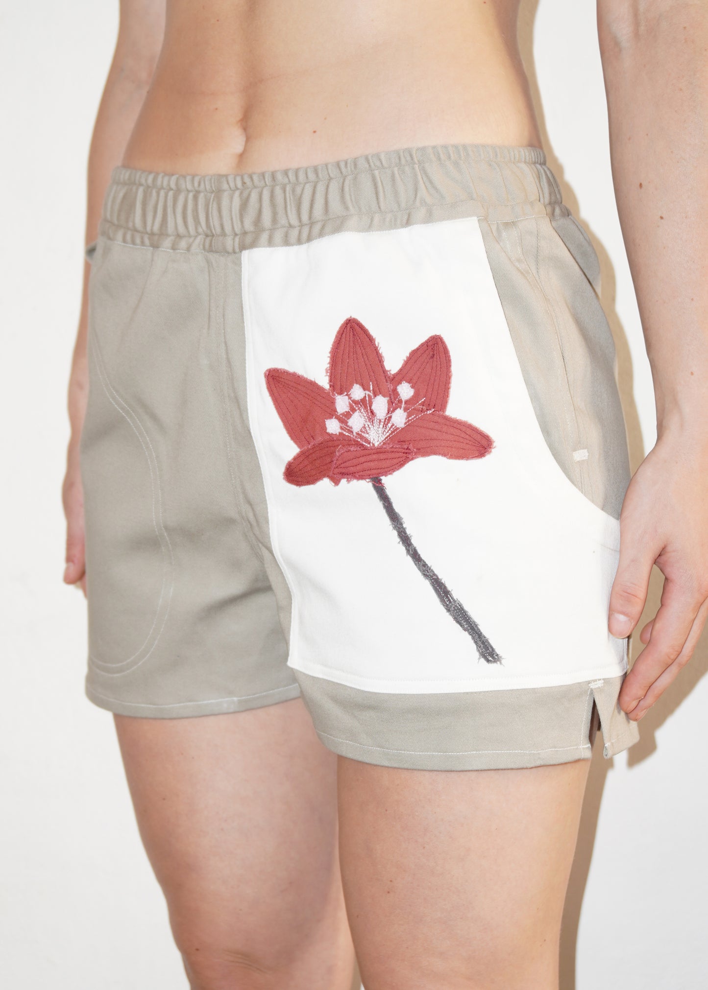 Fiore Shorts in Beige