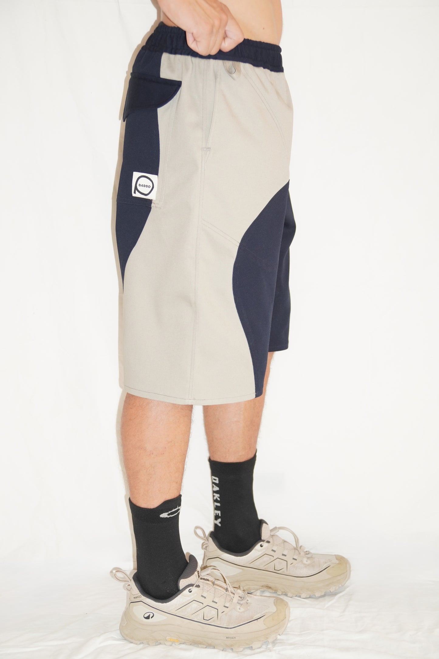 Zoomies Bermuda in Navy / Beige