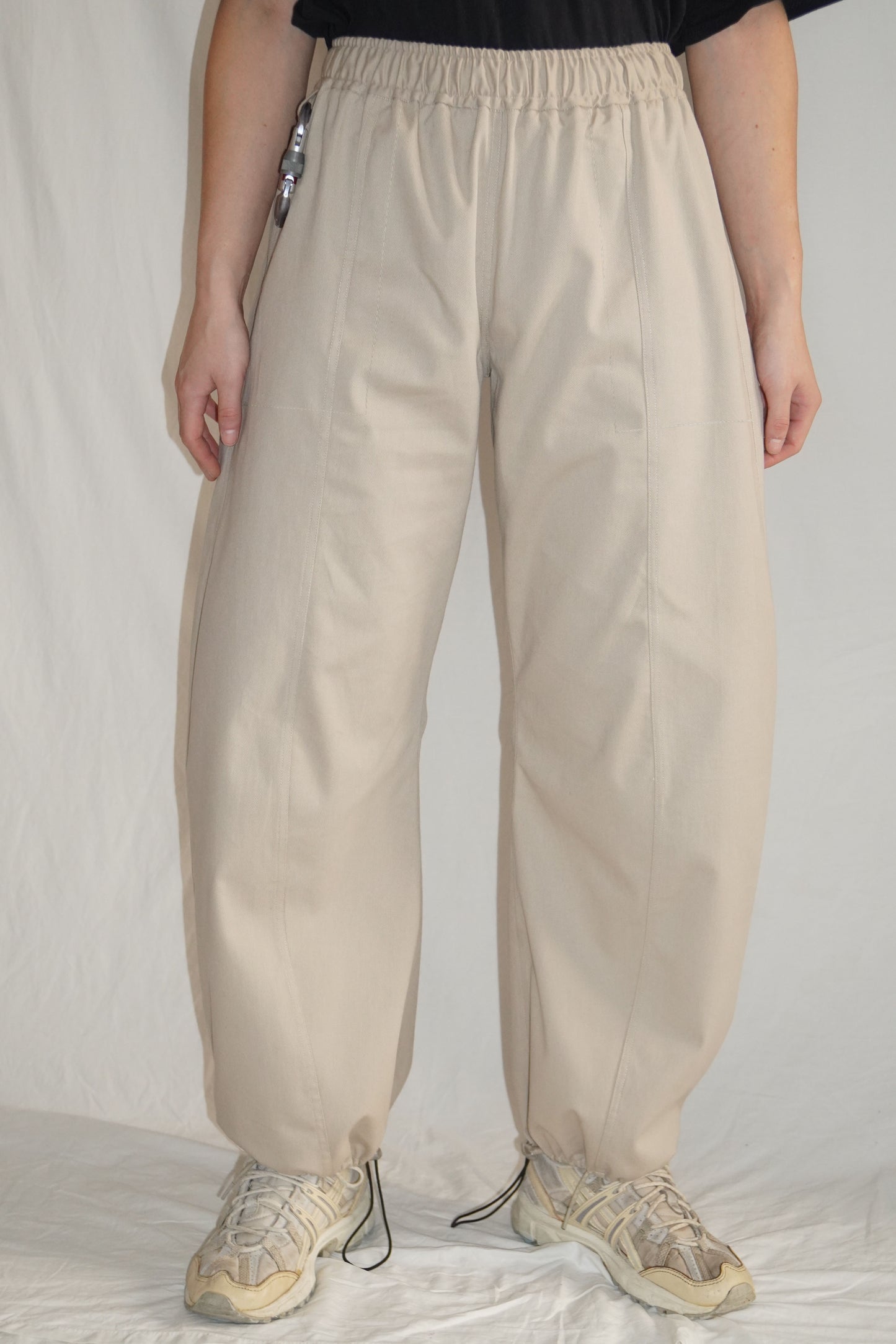 Jumbo Barrel Pants in Beige