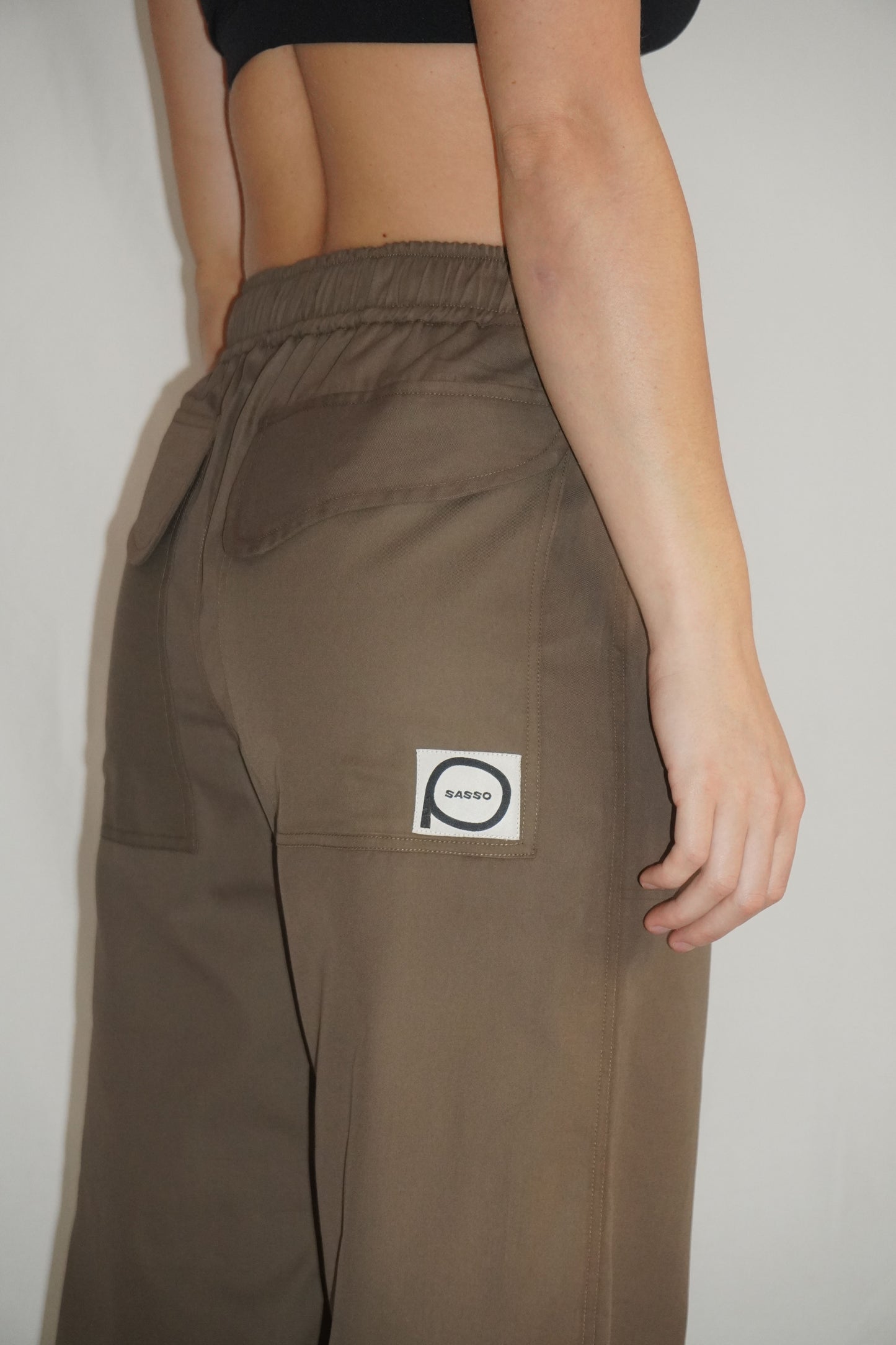 The Doctor Straight Pants in Khaki