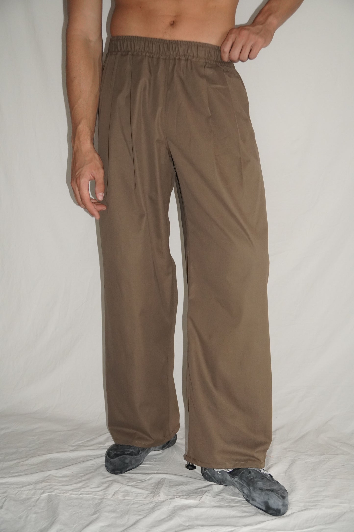 The Granite Pleated Pants in Khaki