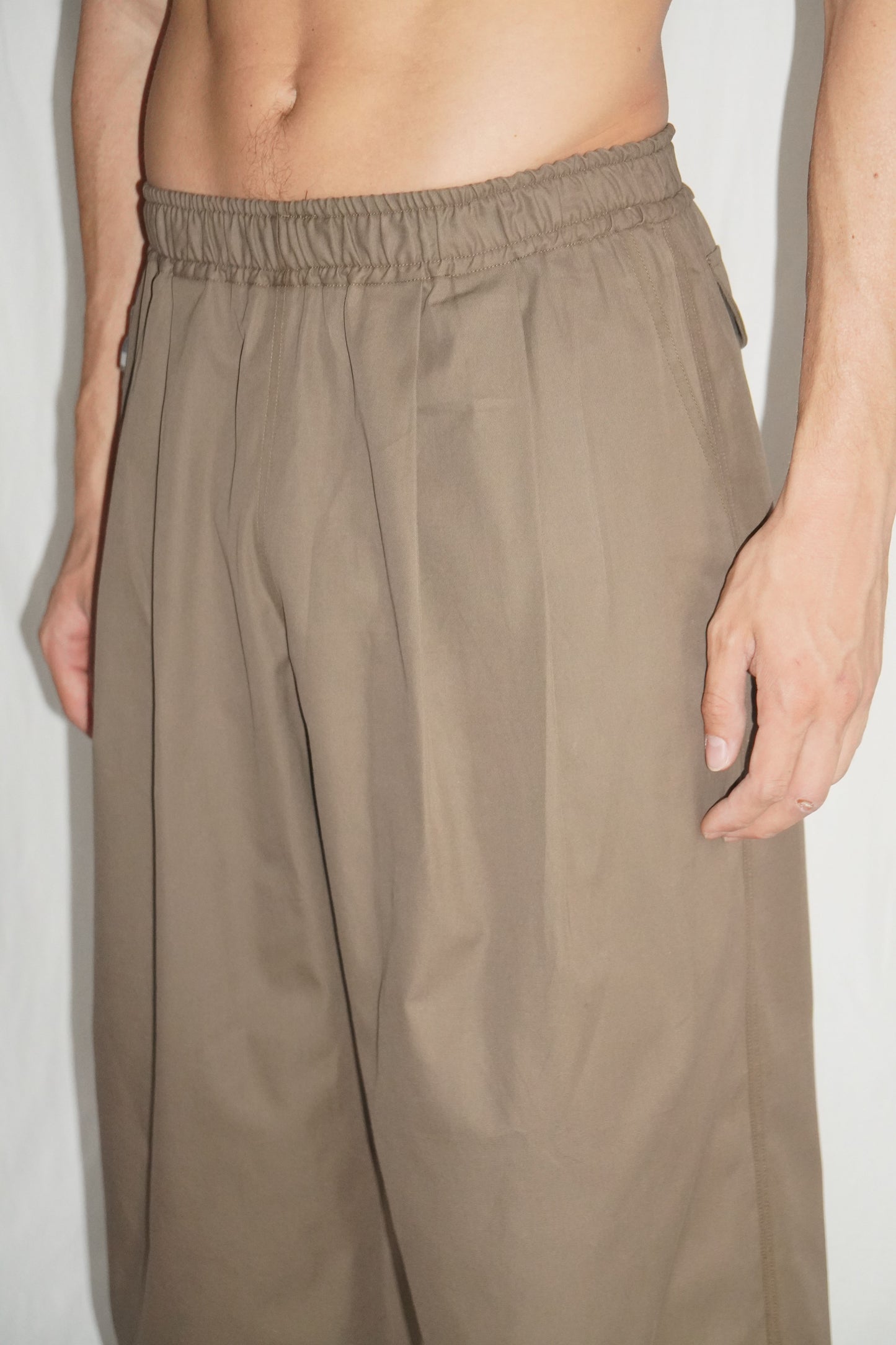 The Granite Pleated Pants in Khaki