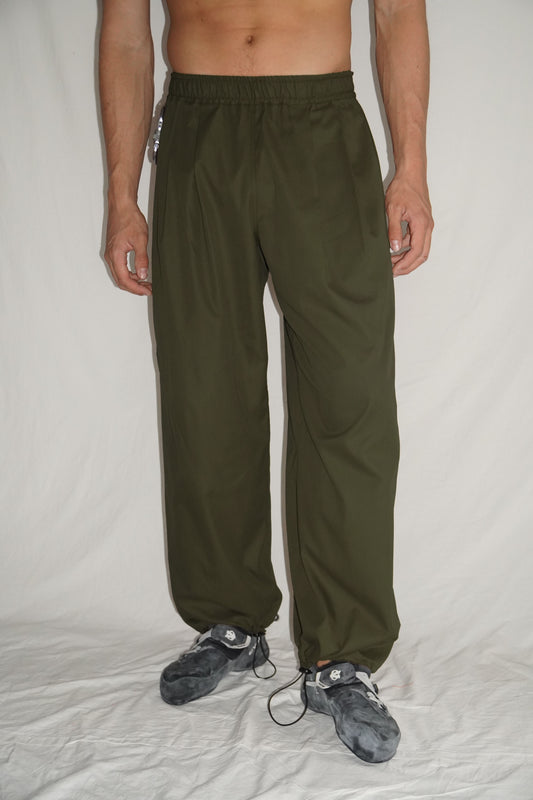 The Granite Pleated Pants in Khaki