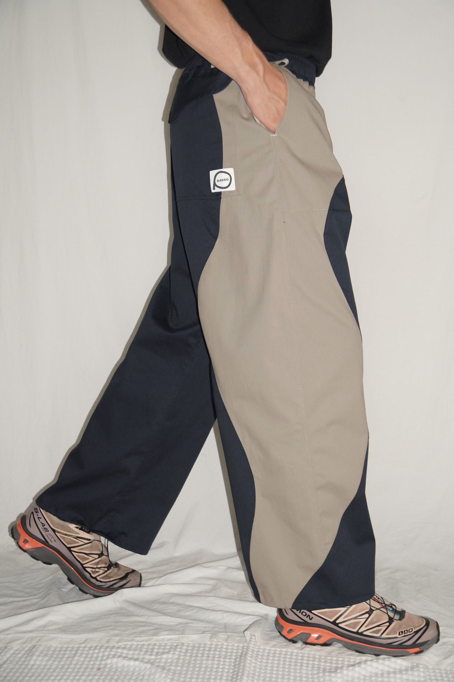 The Zoomies Pants In Navy / Beige