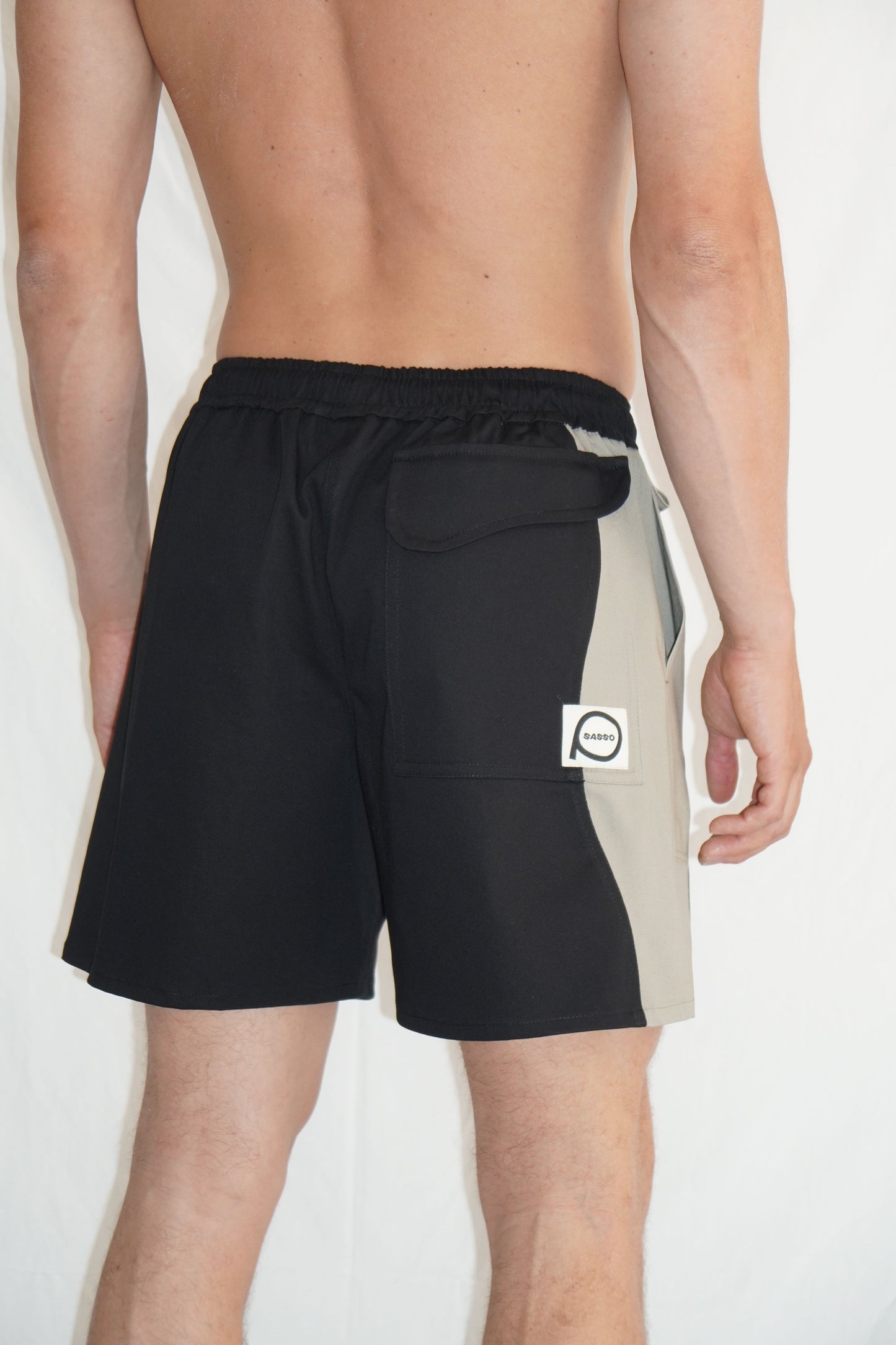 Zoomies Shorts in Black / Beige