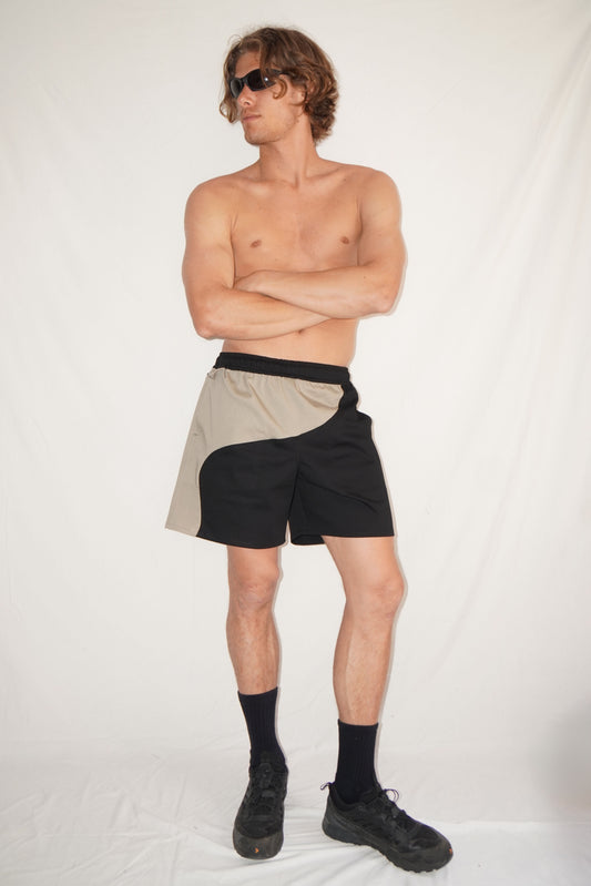 Zoomies Shorts in Black / Beige